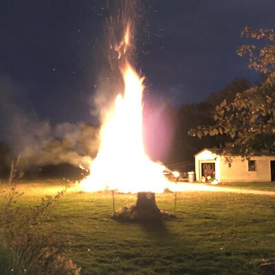 bonfire1.jpg