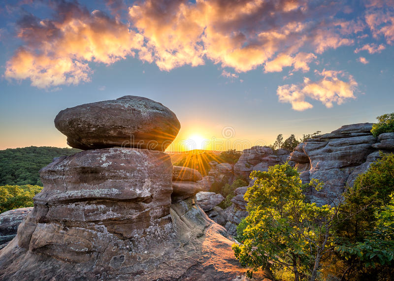garden-gods-shawnee-national-forest-illinois-sunset-over-rock-formations-s-73691590.jpg
