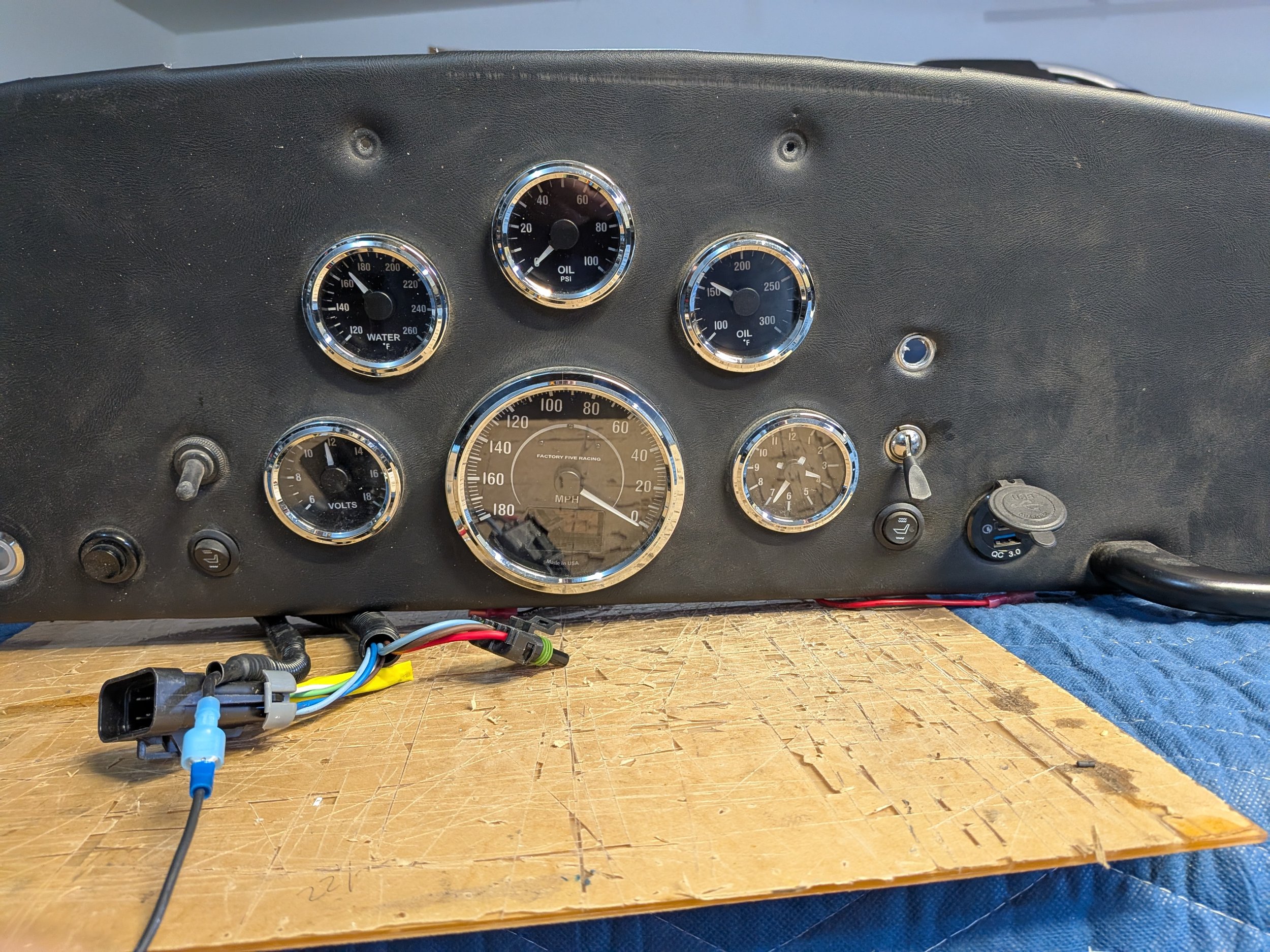 Original Dash w_gauges.jpg